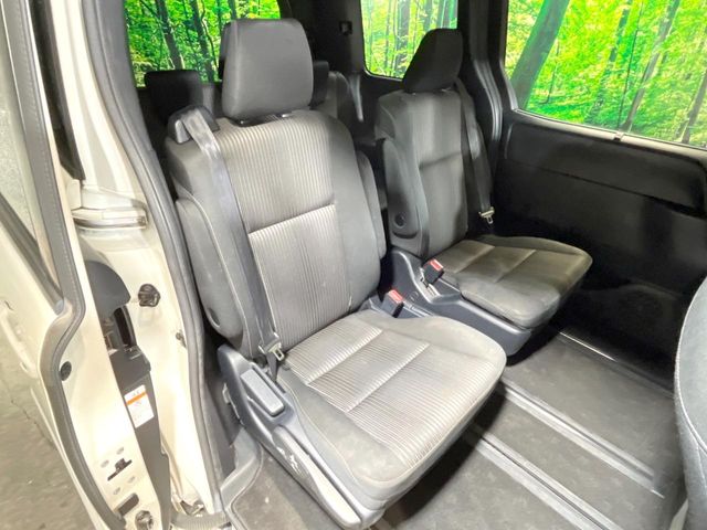 Toyota Noah 10