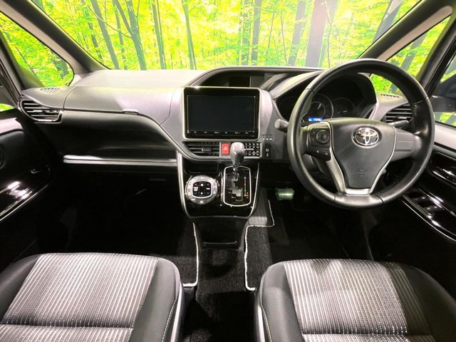 Toyota Voxy 2