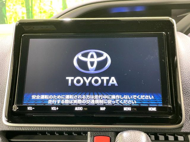 Toyota Voxy 4