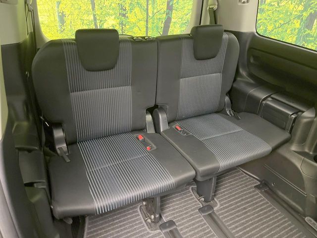 Toyota Voxy 10