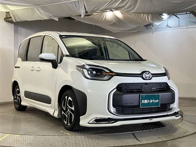 Toyota Sienta 3