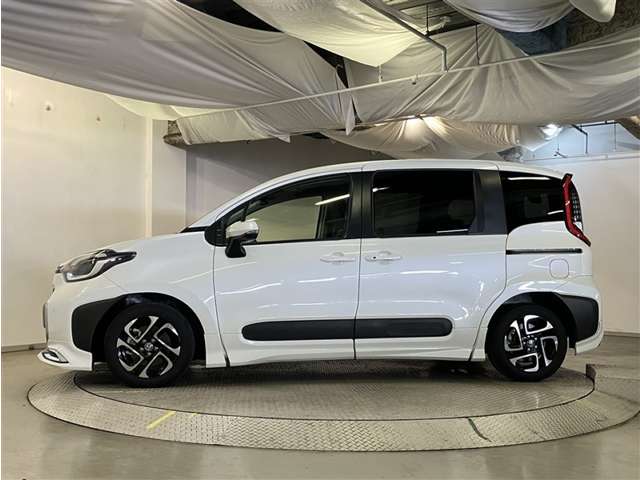 Toyota Sienta 5