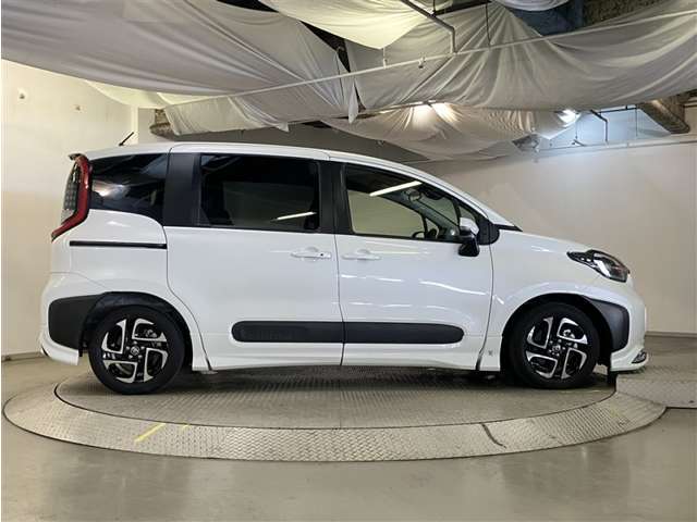 Toyota Sienta 6
