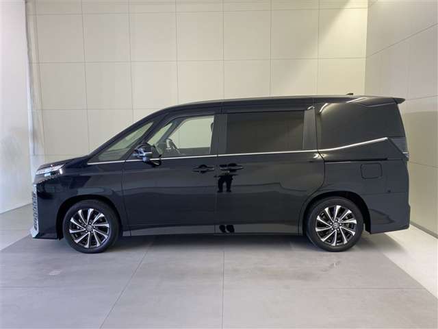 Toyota Voxy 4