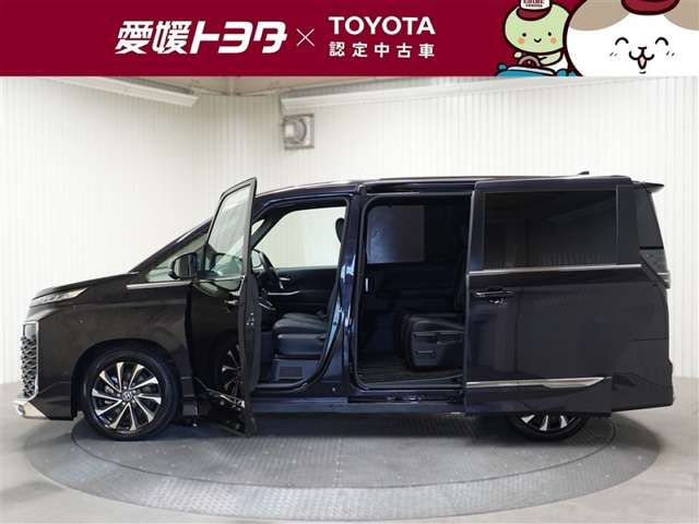 Toyota Voxy 3