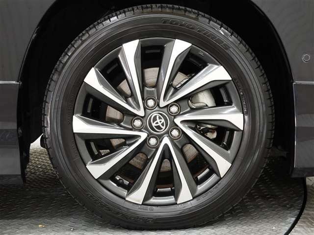Toyota Voxy 4