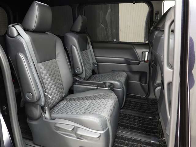 Toyota Voxy 9