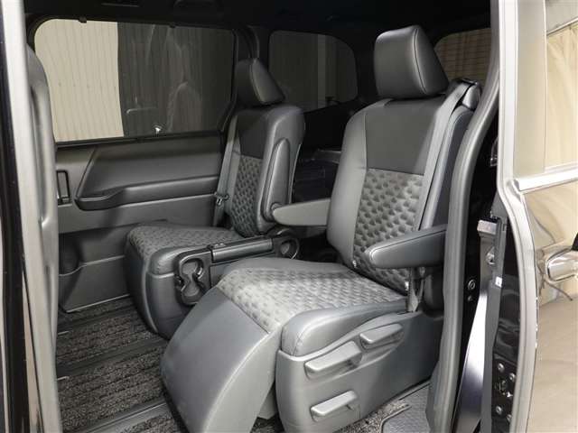 Toyota Voxy 10