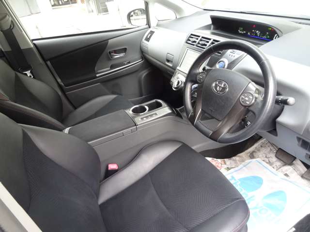Toyota Prius α 12