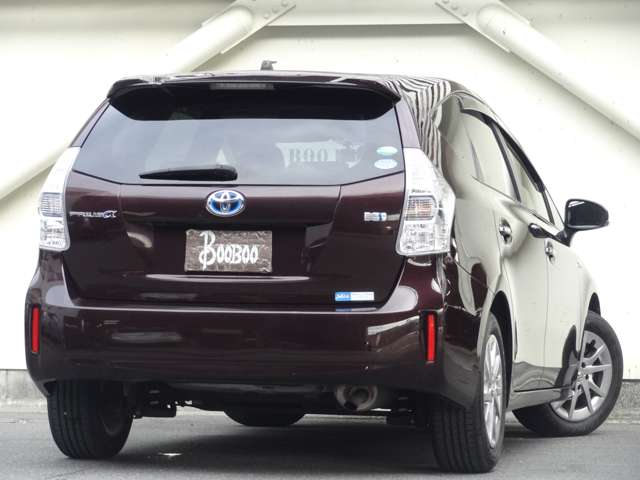 Toyota Prius α 4