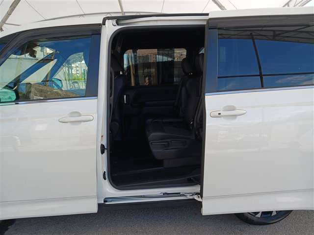 Toyota Noah 3