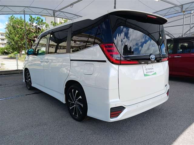 Toyota Noah 4