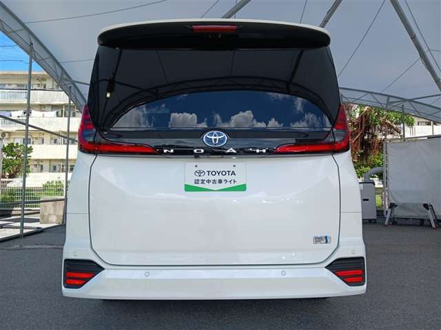 Toyota Noah 5