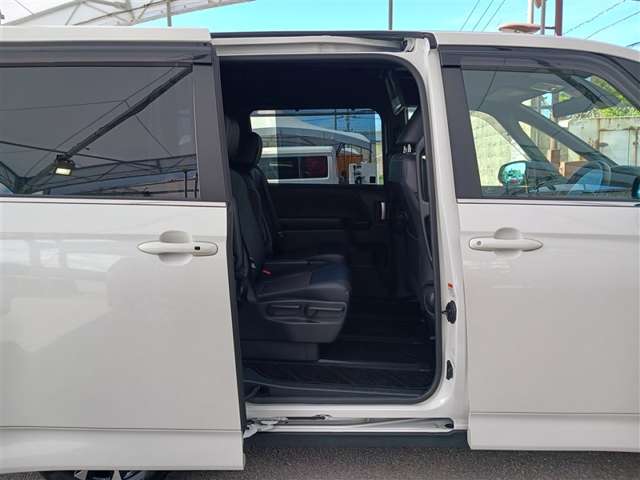 Toyota Noah 8
