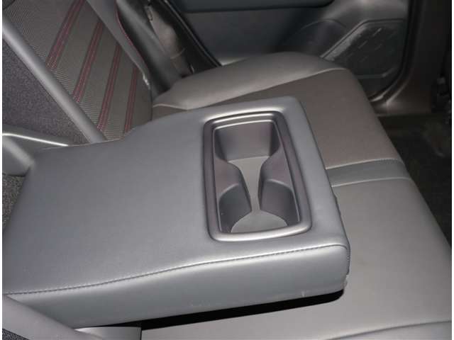 Toyota RAV4 PHV 12