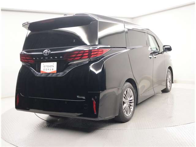 Toyota Alphard 3