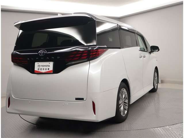 Toyota Alphard 3