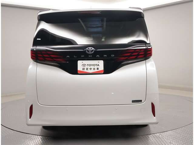 Toyota Alphard 4