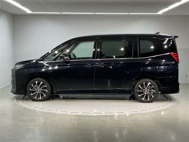 Toyota Noah 12