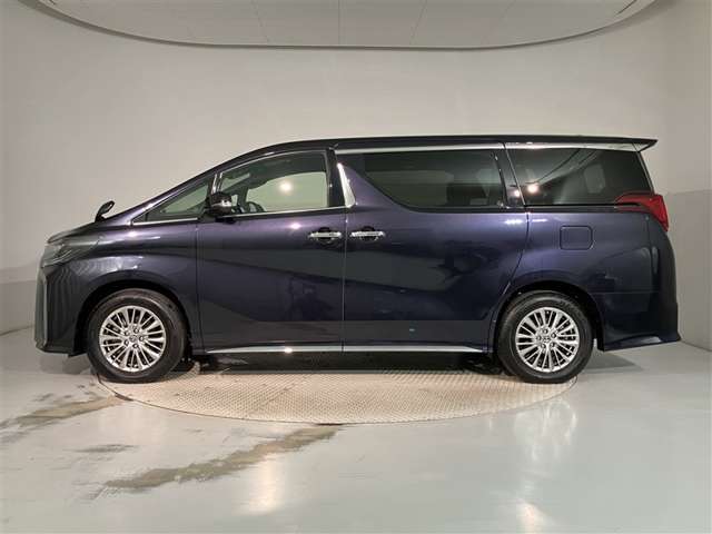 Toyota Alphard 3