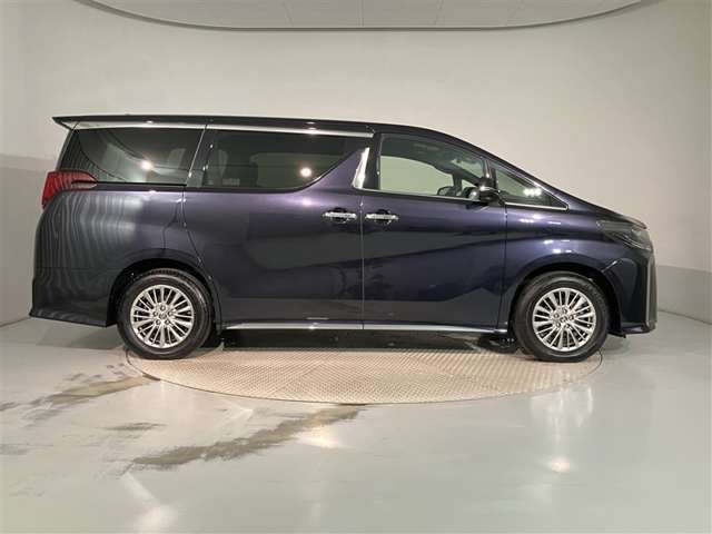 Toyota Alphard 4