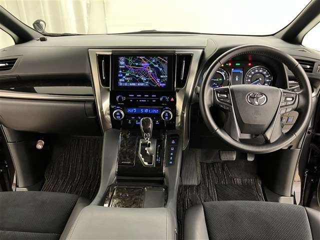 Toyota Alphard 6