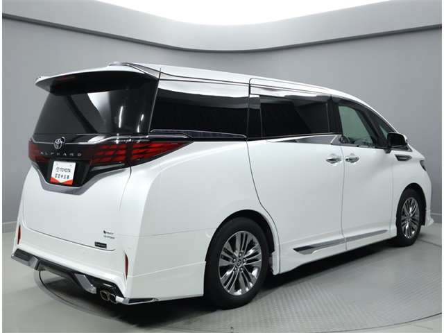 Toyota Alphard 3