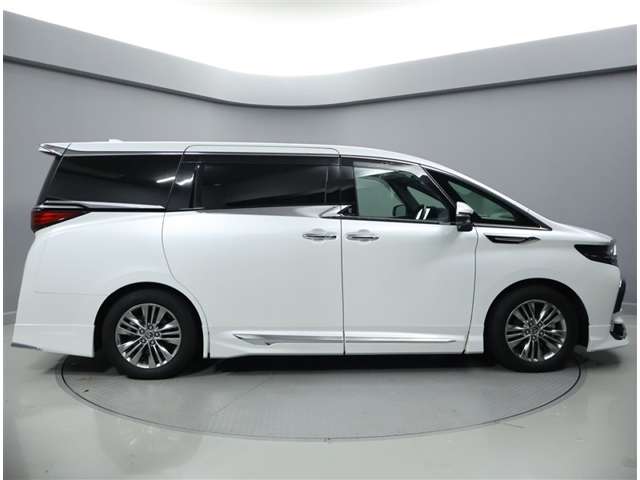 Toyota Alphard 4