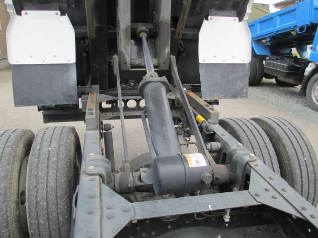 Isuzu Elf 7