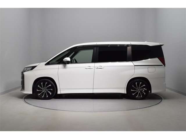 Toyota Noah 4