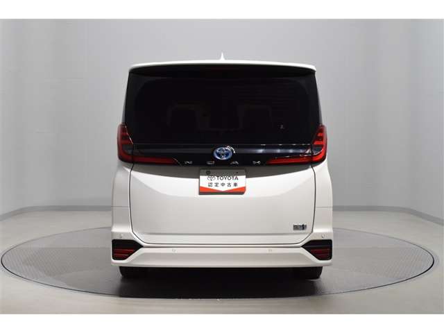 Toyota Noah 5