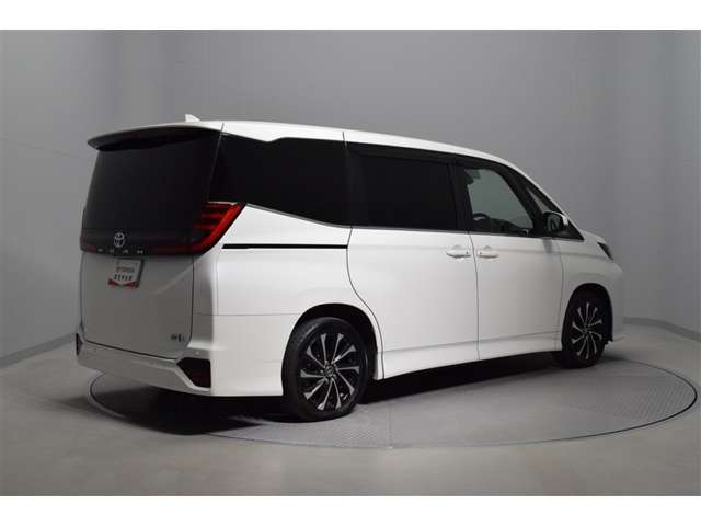 Toyota Noah 6