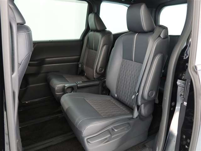 Toyota Noah 12