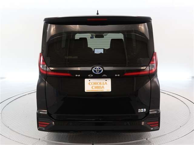 Toyota Noah 4