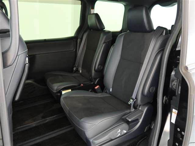 Toyota Noah 12