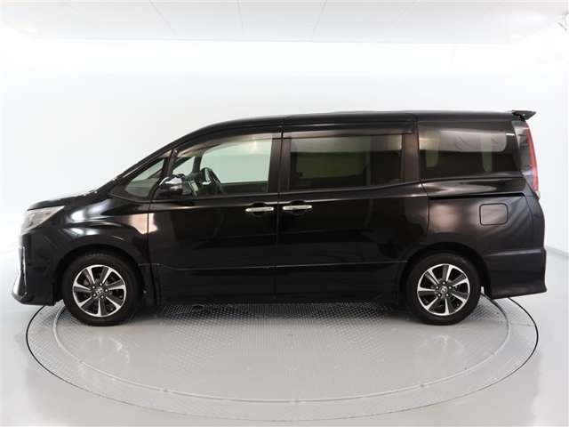Toyota Noah 3