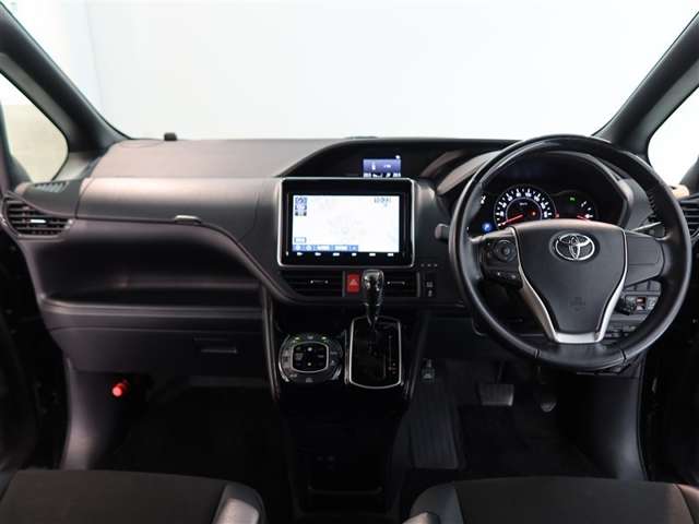 Toyota Noah 8