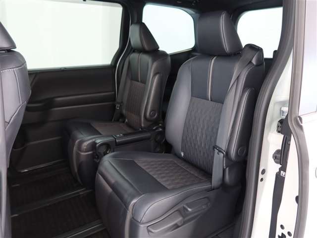 Toyota Noah 12