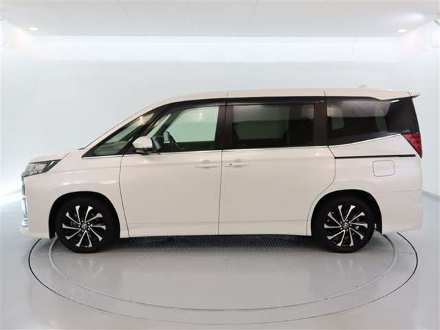 Toyota Noah 3