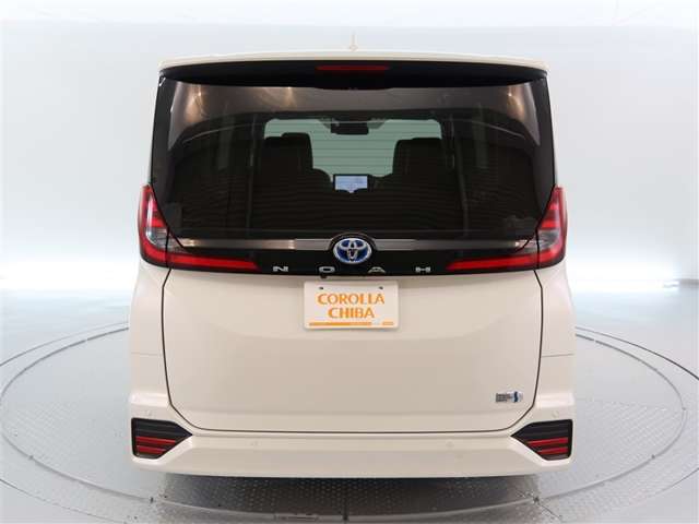 Toyota Noah 4
