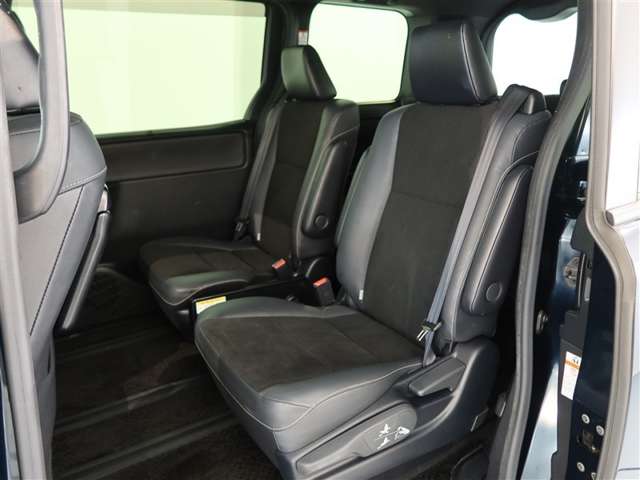Toyota Noah 12