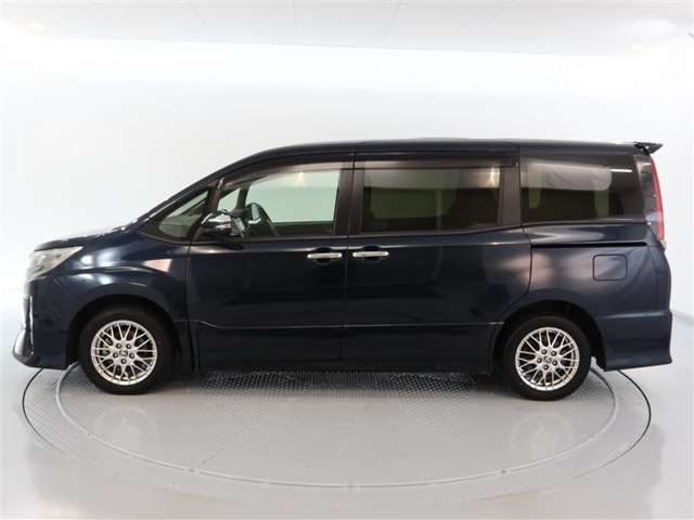 Toyota Noah 3