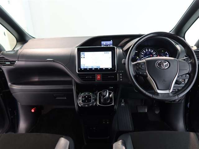 Toyota Noah 8