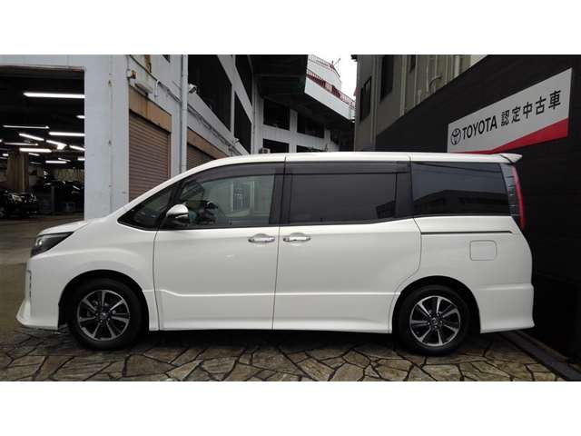 Toyota Noah 5