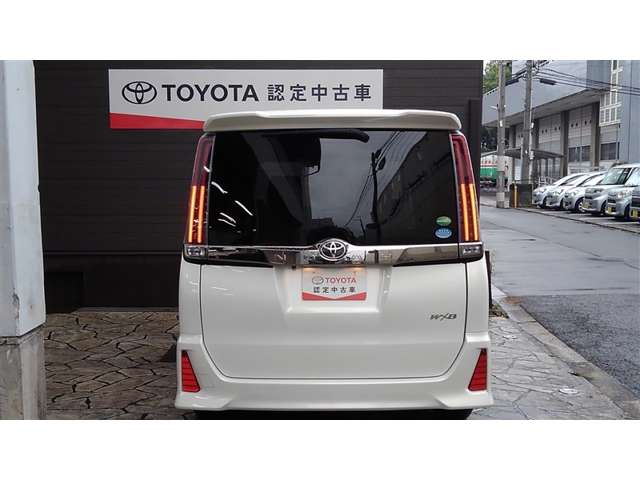 Toyota Noah 7