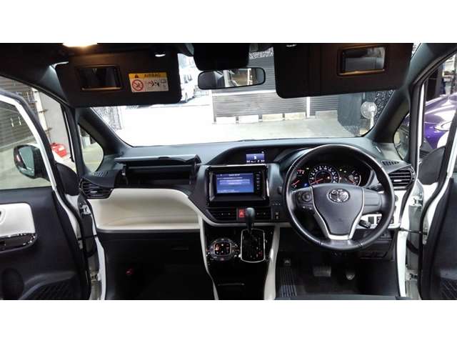 Toyota Noah 8