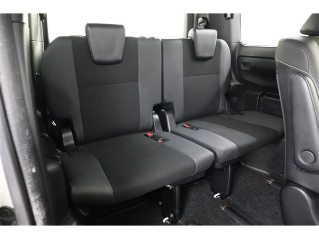 Toyota Noah 13