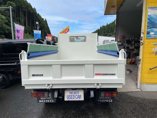 Hino Dutro 8