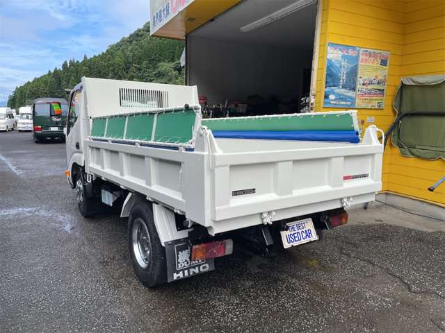 Hino Dutro 9