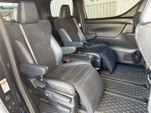 Toyota Alphard 8